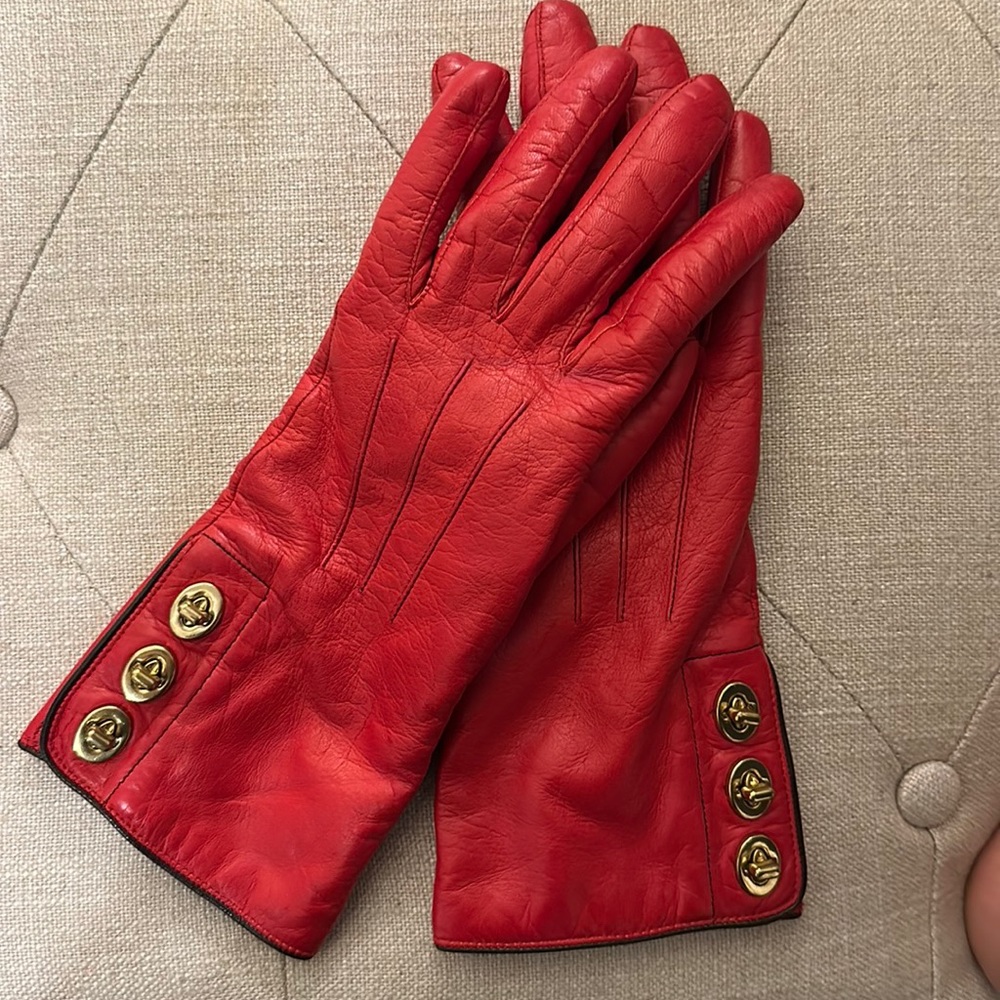 Red coach gloves, size 7.5